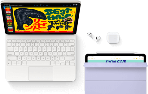 Egy Magic Keyboardhoz csatlakoztatott iPad Air, mellette különböző kiegészítők – AirPods Pro, Apple Pencil Pro és Smart
Folio